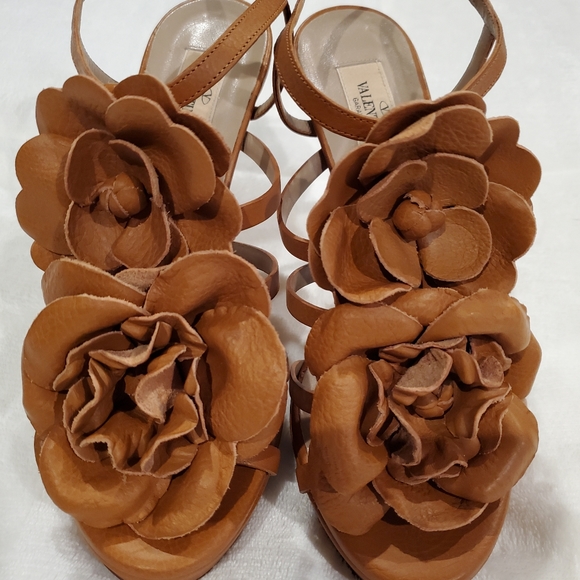 Valentino Garavani Tan Leather High-heeled Sandals - Picture 7 of 10